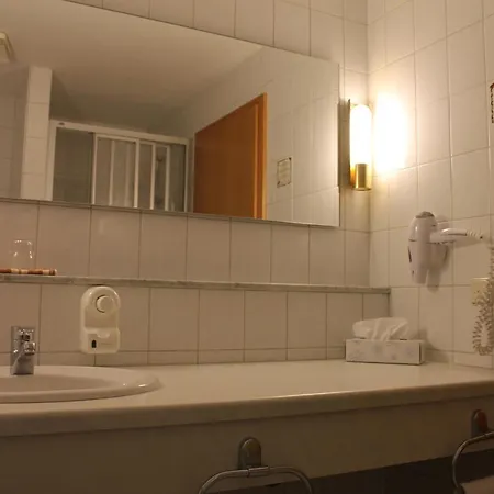 Hotel Landgasthof Zur Linde Im Taunus