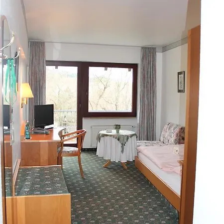 מלון Landgasthof Zur Linde Im Taunus 3*