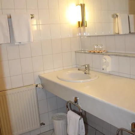 Landgasthof Zur Linde Im Taunus Szálloda 3*