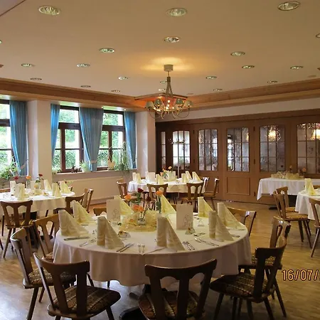 Landgasthof Zur Linde Im Taunus Hotel 3*