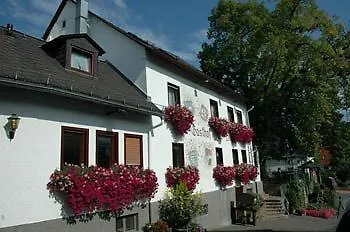 Landgasthof Zur Linde Im Taunus מלון